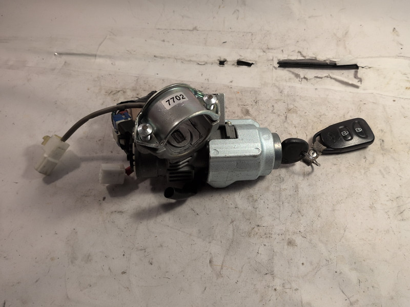 2010-2011 Hyundai Tucson AT Ignition Switch Lock Cylinder & Housing Assembly OEM