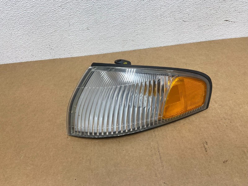 1996 to 1998 Mazda MPV Front Left Driver LH Side Turn Signal AC1700 DG