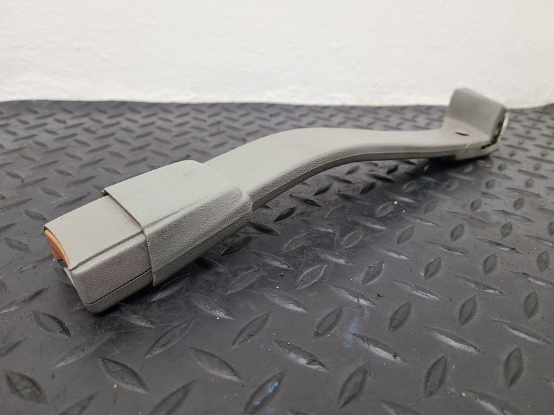 95-00 Chevrolet Tahoe Front Right Passenger Belt Buckle Gray OEM 12384104