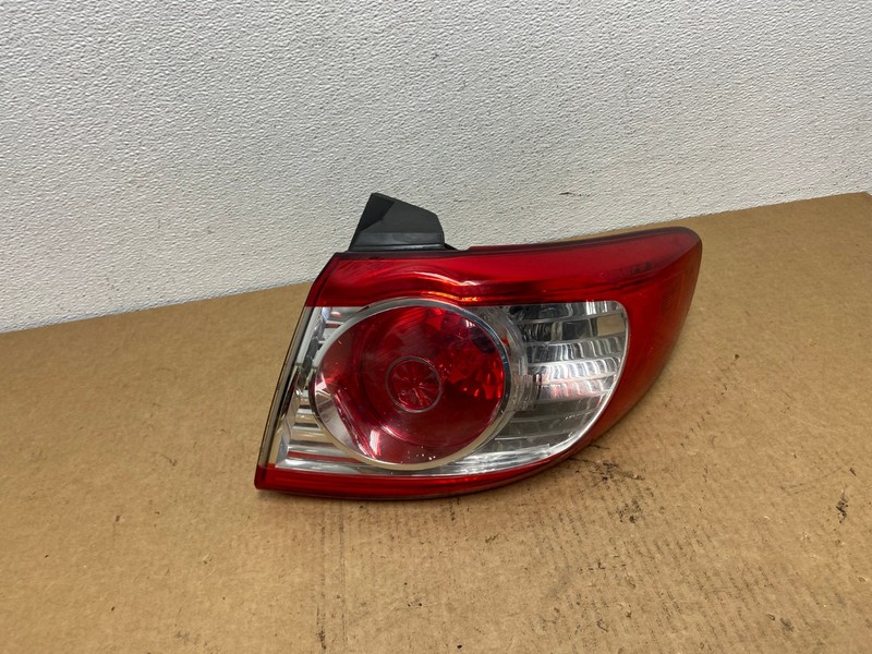 2010 to 2012 Hyundai Santa Fe Right Passenger RH Tail Light OEM AC2893 LK