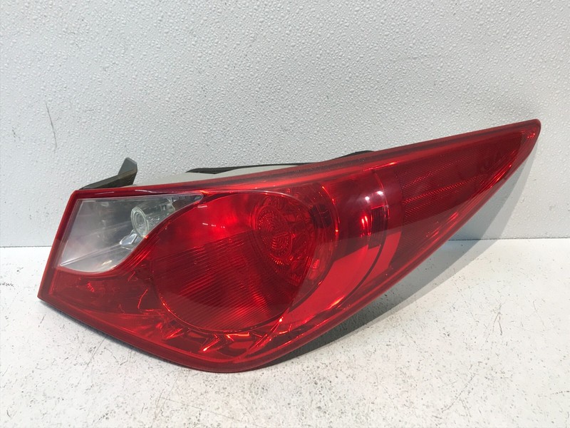 11-14 HYUNDAI SONATA RIGHT PASSENGER OUTER TAIL LIGHT BRAKE LAMP OEM