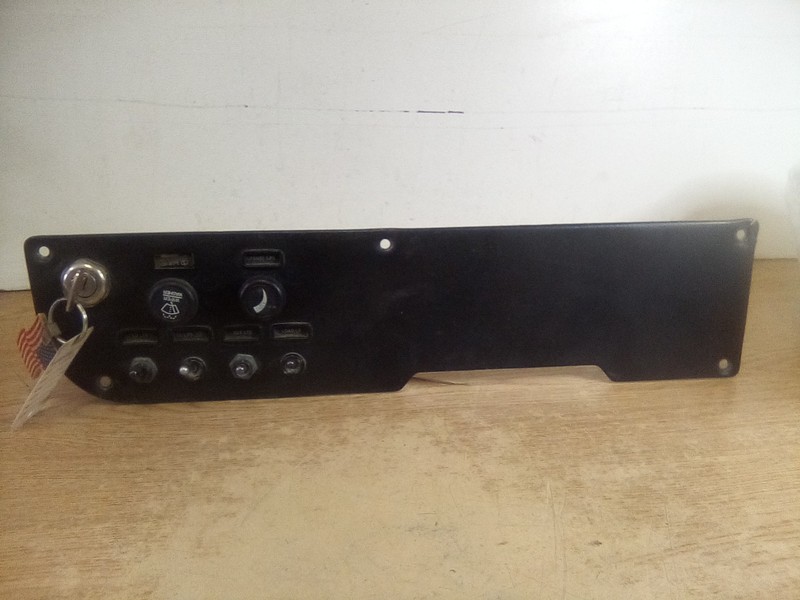 Peterbilt 387 17-04241-2200 Dash Switch Panel W/Ignition Switch & Key