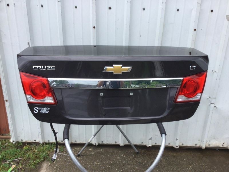 2011-2016 Chevrolet Cruze Deck Lid Silver Metallic Dent And Scratches On Top