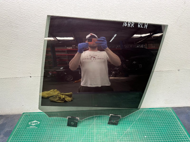 13-17 Range Rover L405 REAR LEFT DRIVER SIDE DOOR WINDOW GLASS OEM