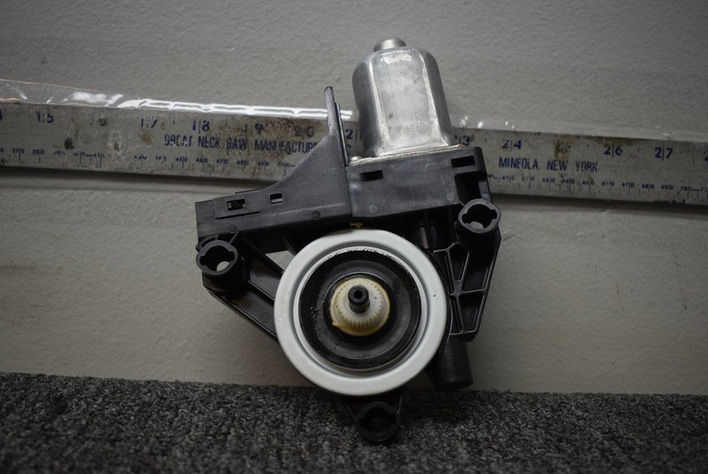 VOLVO S60 REAR RIGHT SIDE WINDOW REGULATOR FACTORY OEM
