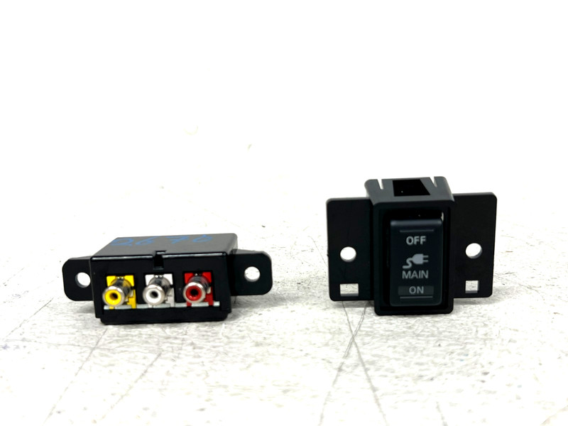 ⭐2011-2017 INFINITI QX56 AUXILIARY AUX AUDIO JACK & MAIN PLUG SWITCH OEM LOT2670