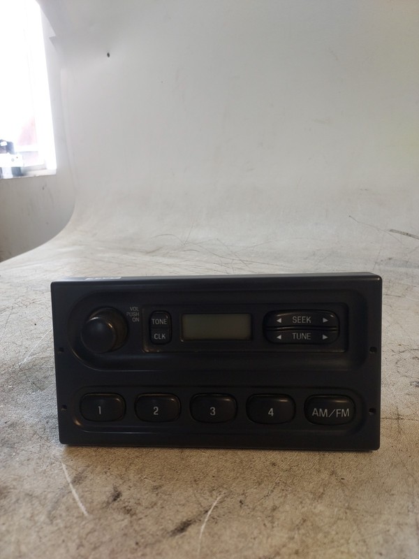 03-08 Ford E150 E250 E350 Econoline AM FM Radio Receiver Audio Stereo Player OEM