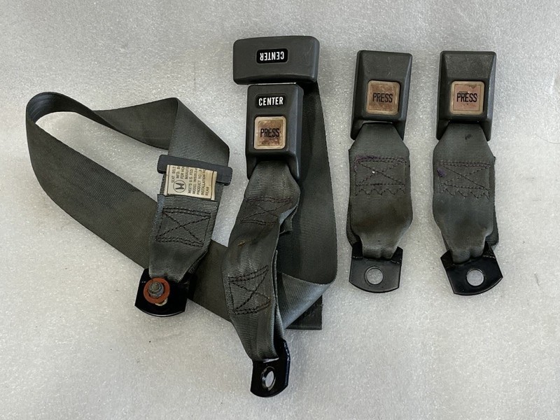 1984 1985 HONDA CIVIC SEDAN REAR SEAT LAP BELT AND BUCKLES GRAY