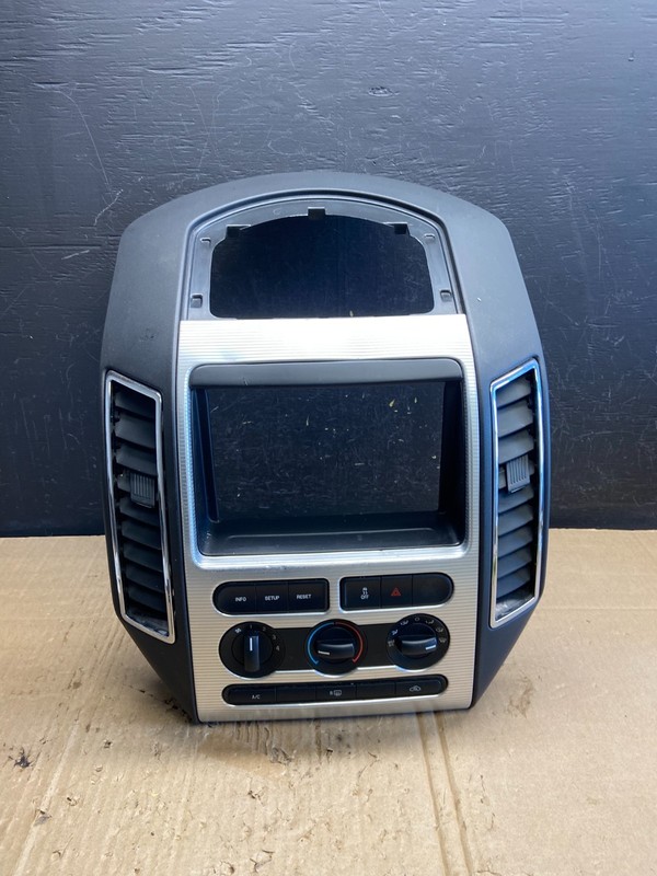 2007 - 2010 Ford Edge Heater Climate Control Radio Control Dash Bezel ae1941 DG