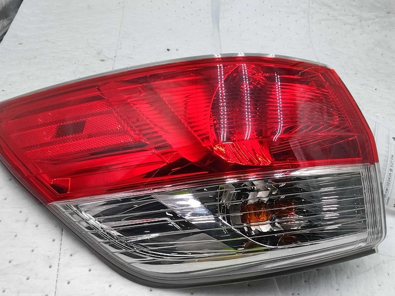 Used Left Tail Light Assembly fits: 2015 Nissan Pathfinder quarter panel mounted