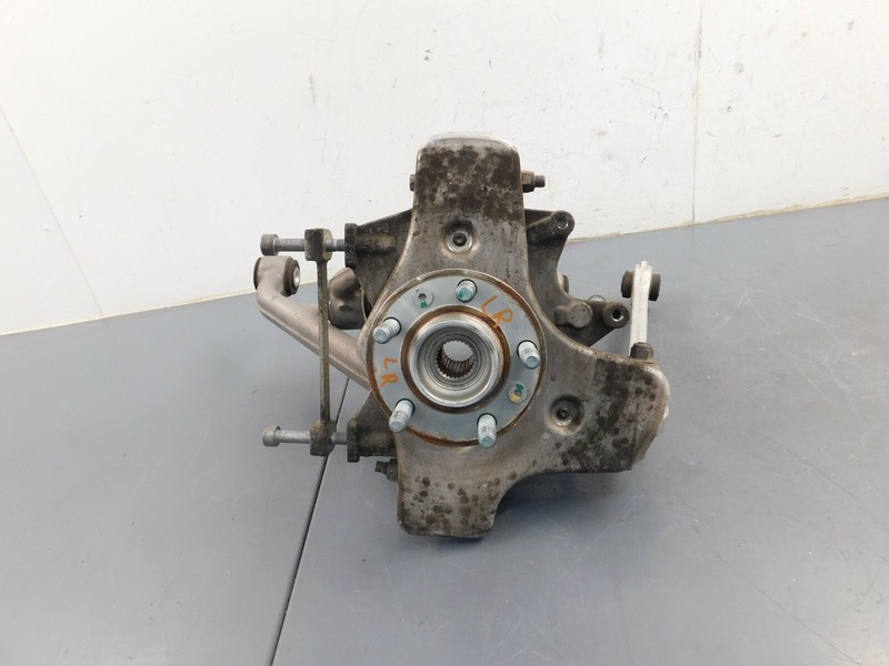 2015 14 - 18 Aston Martin V12 Vantage S Left Rear Hub Assembly #1954 C4