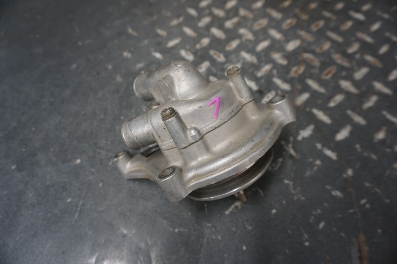 1995 Yamaha OEM Water Pump Ass'y Vmax 600 8AB-W1247-01-00 8AB-W1247-02-00