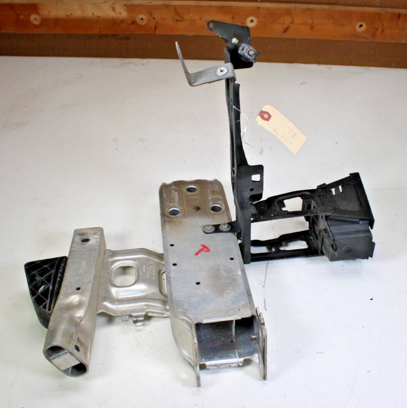 12-21 BMW 2 3 4 SERIES (F22 F30 F32) FRONT RIGHT BUMPER REINFORCEMENT BRACKET