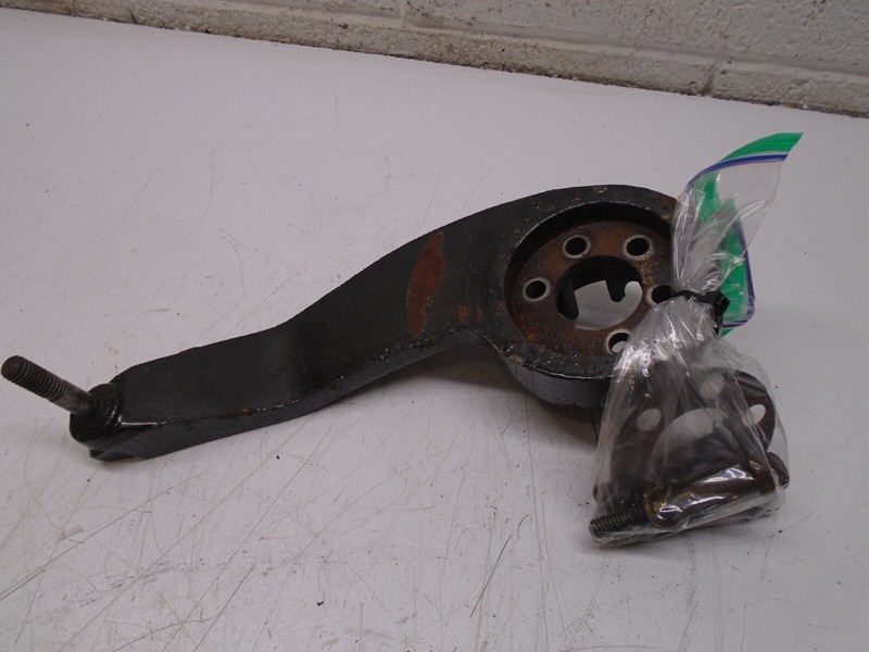 J2 695582-3 Arm, Steering 1989 Force 85hp, L-Drive with plate and bolts