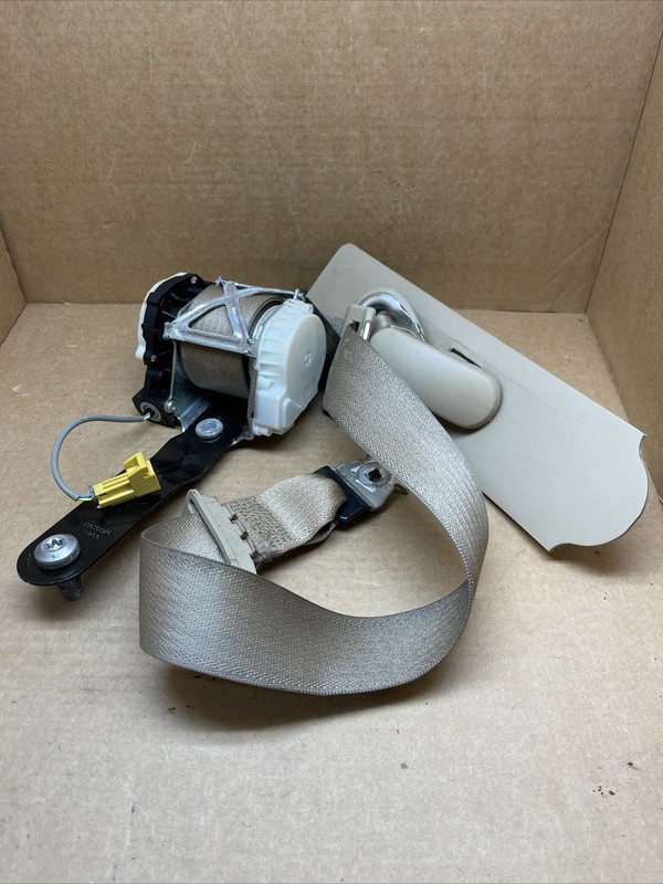 07-09 Escalade Silverado Tahoe Right Passenger Seat Belt Seatbelt Retractor