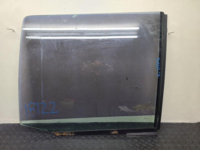 92-99 Chevrolet Suburban 1500 Rear Right Passenger Door Glass OEM 15691246