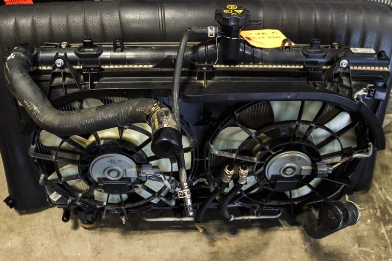 2010-2015 CAMARO SS OEM RADIATOR FAN CONDENSOR ASSEMBLY M/T OEM *USED*