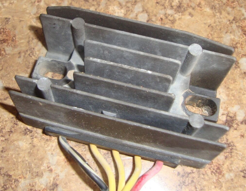 1992 Suzuki Quad Runner ATV LT230 LT 230 E Voltage Regulator Rectifier H8