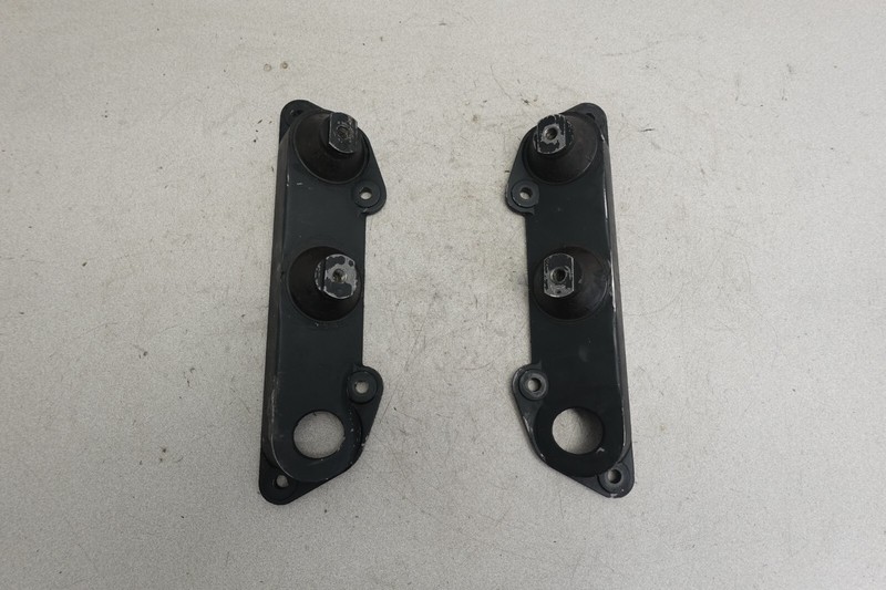 1986-1988 Kawasaki JS300 OEM Engine Motor Mount Bracket Set Left & Right