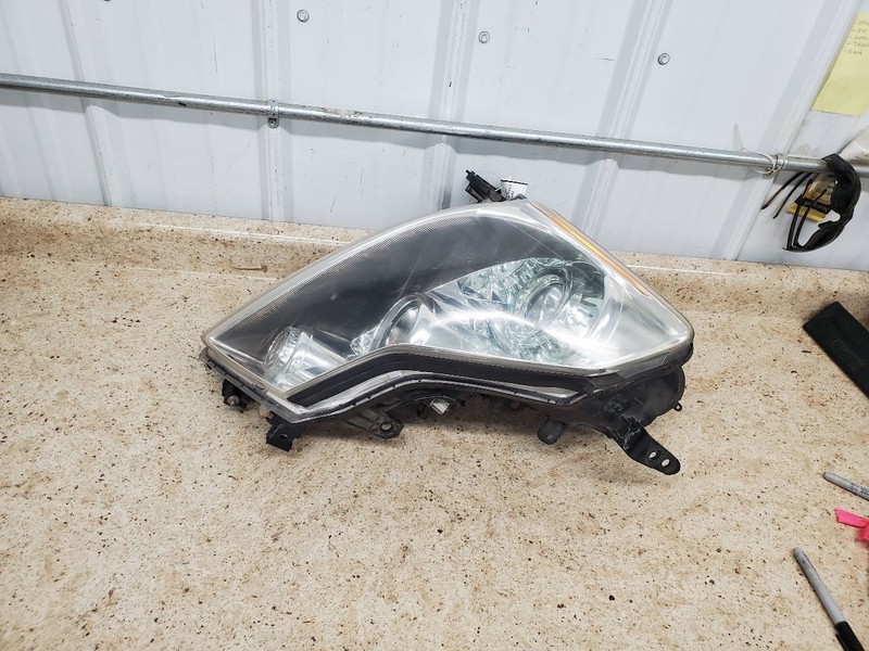 Passenger Headlight Xenon HID Fits 08-10 INFINITI M35 303658