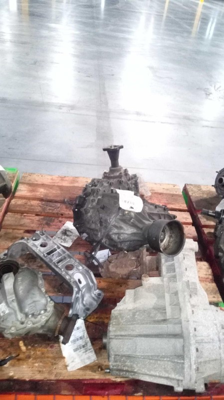 2001 Nissan Xterra OEM Transfer Case Assembly 3.3L 165k Miles Silver
