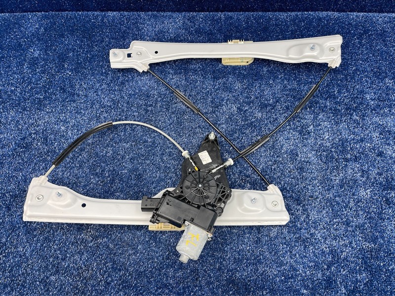 2016 - 2020 CADILLAC CT6 FRONT LEFT SIDE DOOR WINDOW REGULATOR & MOTOR OEM