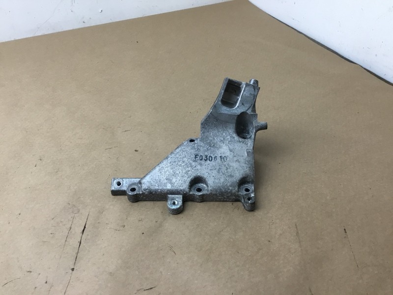 Mercedes CL550 W216 2011 4.6L Left Driver Engine Mount Bracket Support 07-14 :A