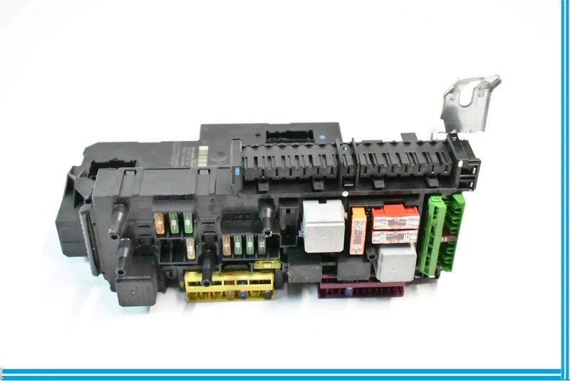 12-14 Mercedes W204 C250 C300 C350 Rear Fuse Relay Box Module 2049060105 OEM