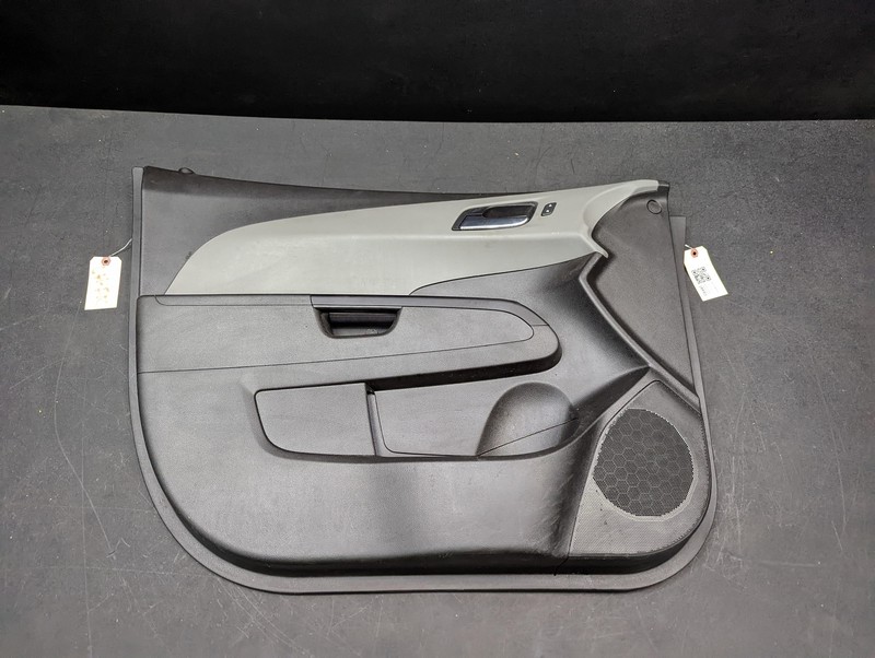 Front Left Door Trim Panel 2018 Chevrolet Sonic 94510984 2017 2019 2020