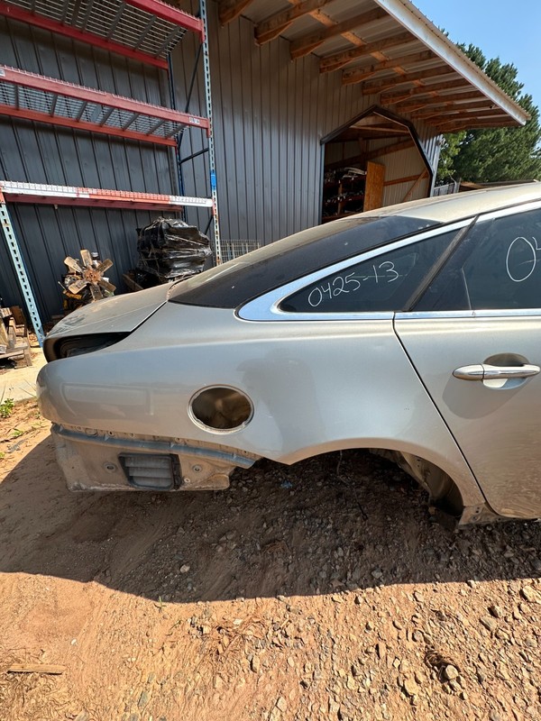 2010-2019 JAGUAR XJ REAR RIGHT SIDE BODY QUARTER PANEL GOLD GDR 119" WB OEM