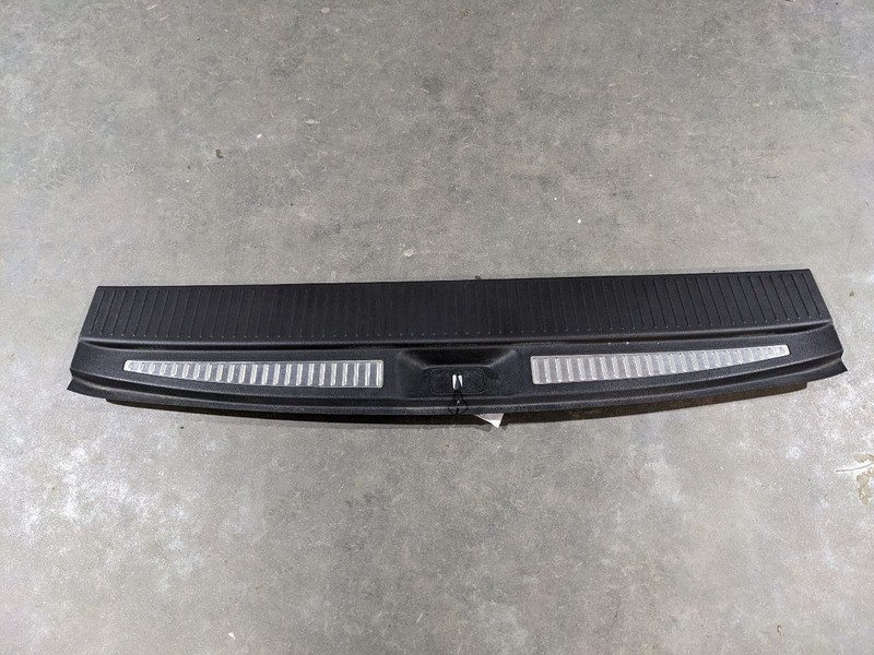 2015 - 2020 CHEVROLET SUBURBAN REAR TRUNK SILL SCUFF PLATE TRIM COVER PAN1183097