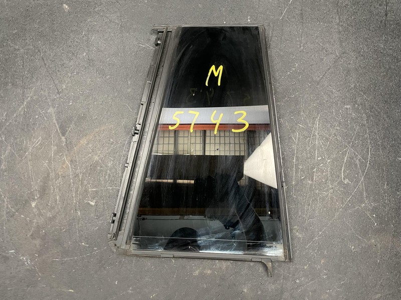 Rear Right Door Window Vent Glass 2018 Mercedes GLS 550 1667301055 2017 2019