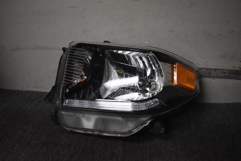 2014-2017 TOYOTA TUNDRA HEADLIGHT LEFT SIDE FACTORY OEM