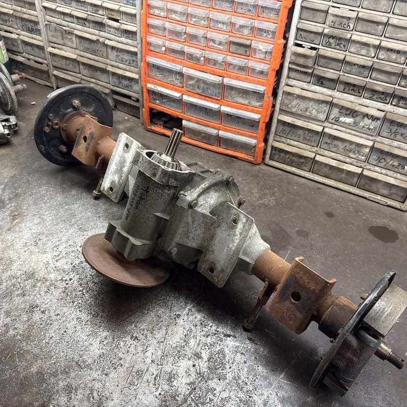 CUSHMAN TITAN Model 898335-8910 Rear End Differential