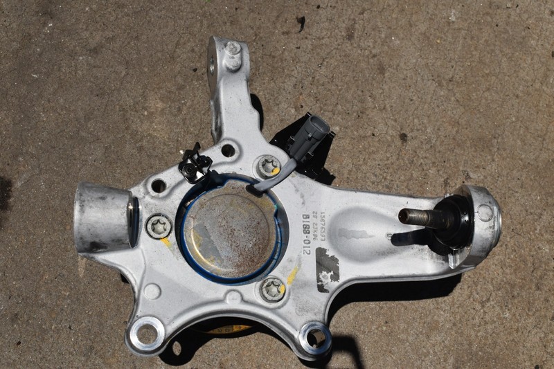 2005-2013 CORVETTE C6 SPINDLE STEERING KNUCKLE FRONT RH PASSENGER SIDE **USED**