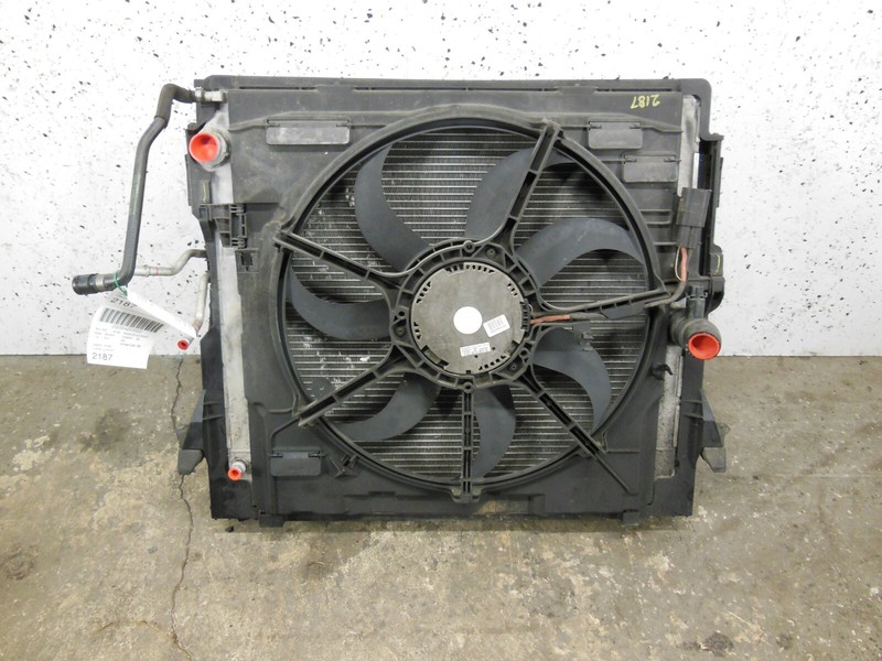 2007 08 09 2010 BMW X5 4.8L Radiator Fan Condenser Support OEM