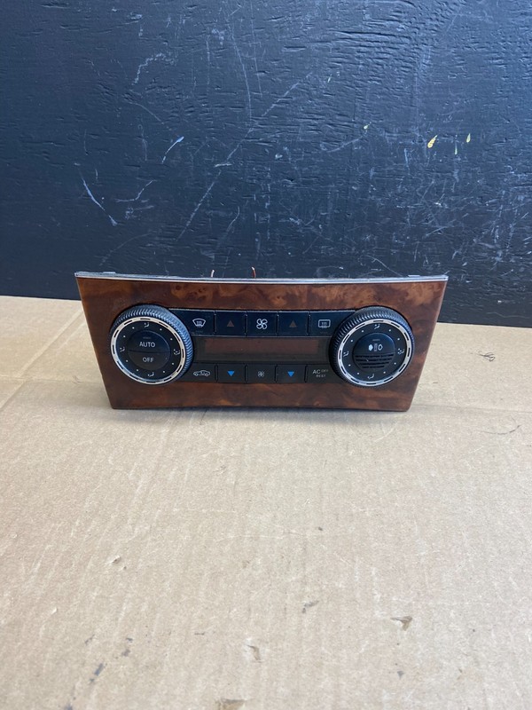 2005-2009 Mercedes W209 CLK350 A/C Heater Climate Control Trim OEM AB9233 DG