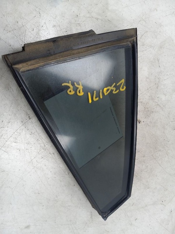 13-15 TOYOTA RAV4 XLE PASSENGER SIDE REAR DOOR VENT GLASS