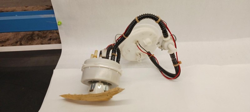 11 BMW 528i Fuel Pump Assembly 68k miles OEM 1 Year Warranty!