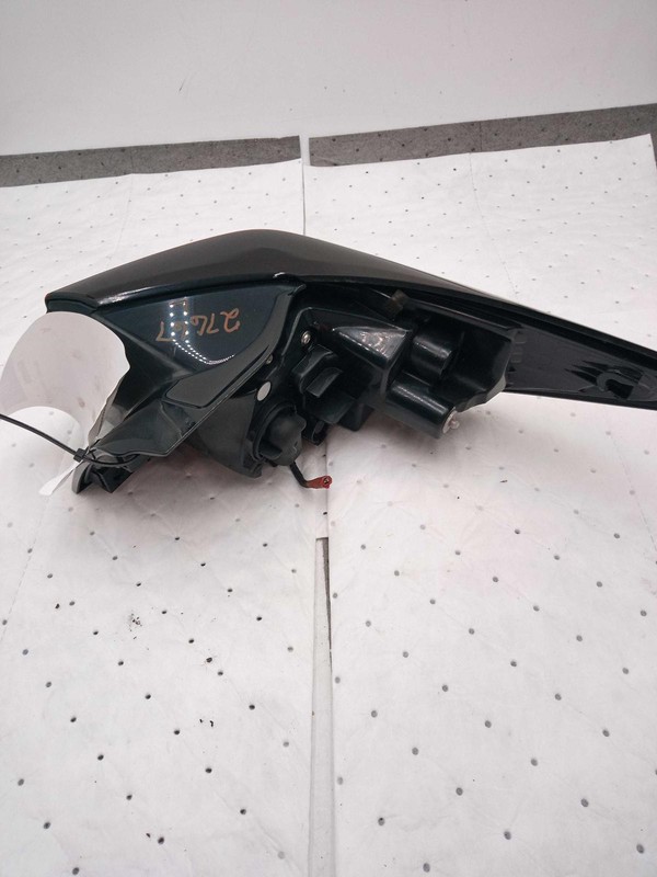 Used Left Tail Light Assembly fits: 2022 Mazda CX-5 quarter panel mounted Left G