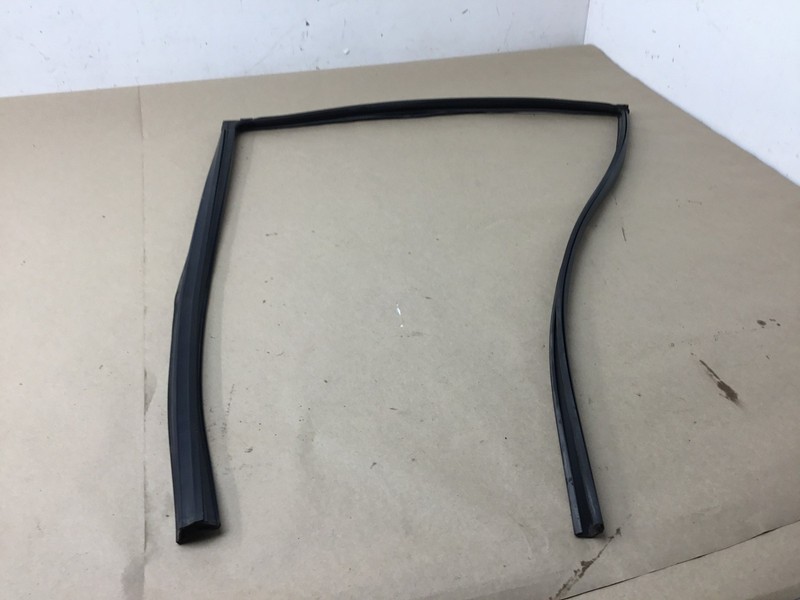 Infiniti QX80 2018 Rear Right Passenger Door Window Seal Weather Strip 14-19 :A