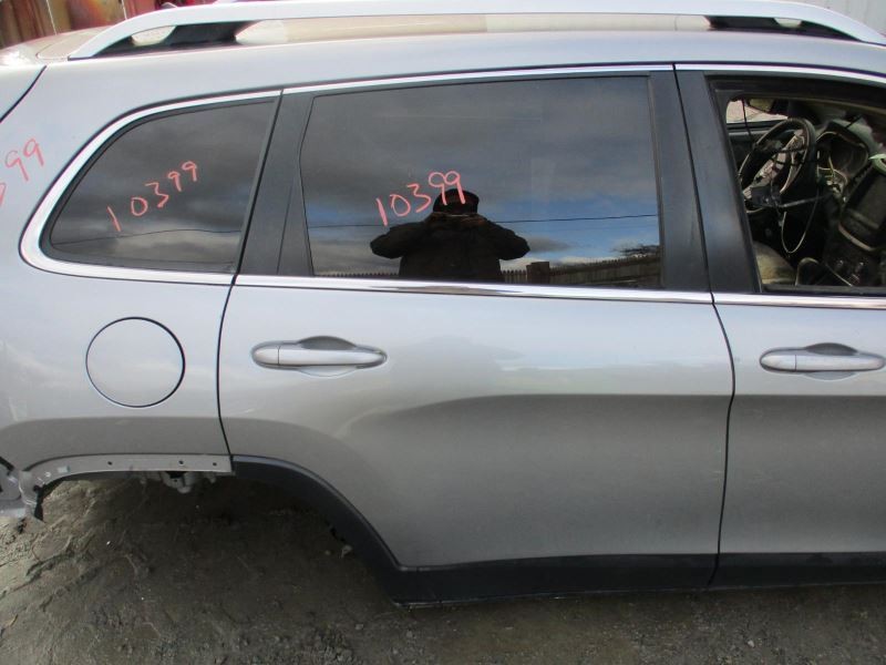 2014-2023 Jeep Cherokee Right Passenger Side Rear Door Gray