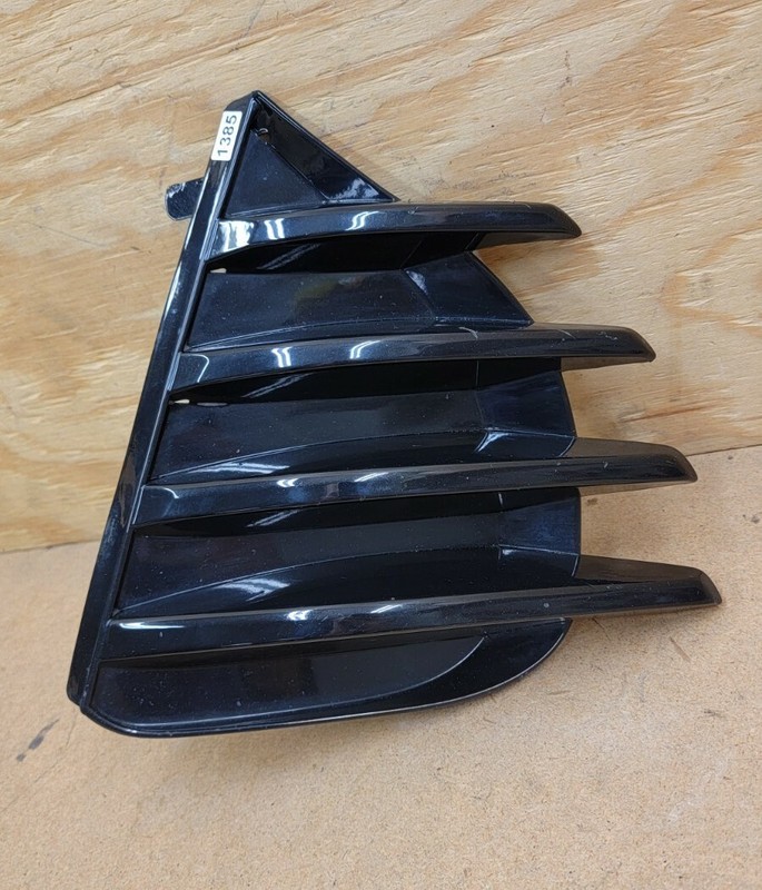 2017 - 2018 TOYOTA COROLLA SE/XSE Front Bumper Fog Light Cover Bezel Right OEM