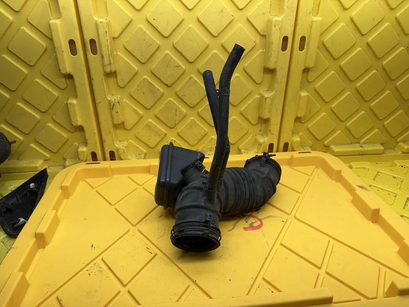2010-2013 Hyundai Tucson 2.0intake tube hose OEM