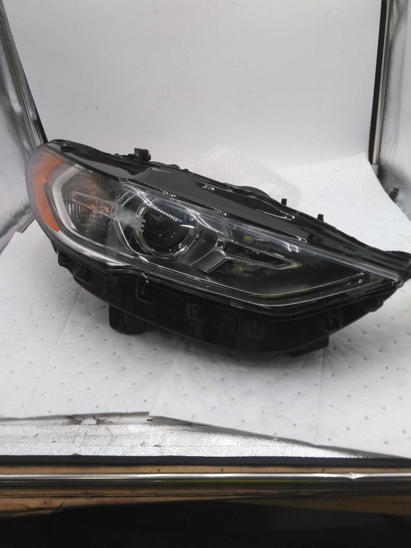 2017 Ford Fusion Right Headlight Assembly Halogen LED Accent 639837
