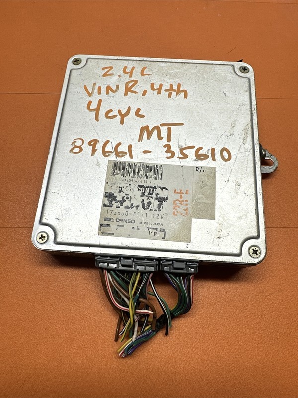 8966135610 | 1991 - 92 TOYOTA PICKUP Truck Engine ECM Control Module 2WD Manuel