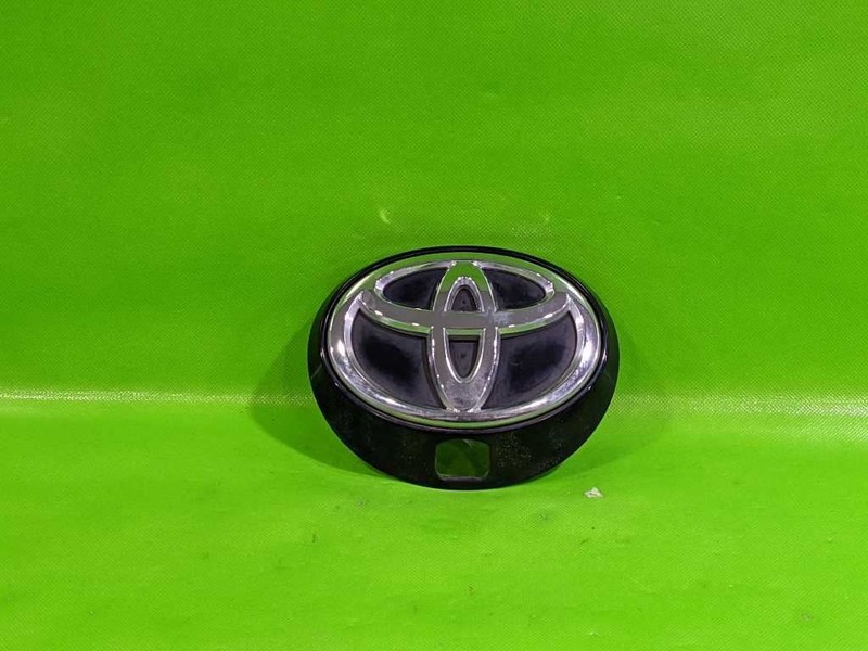 19-23 COROLLA HTBK HATCH EMBLEM OEM 4284-79
