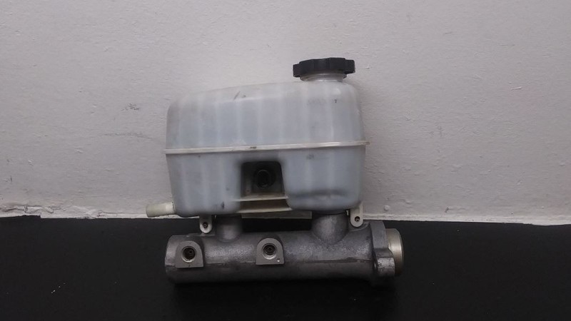 03-06 Cadillac Escalade Brake Master Cylinder OEM 19209199