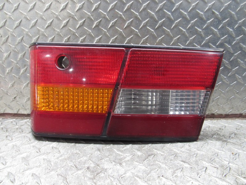 97 98 99 LEXUS ES300 RIGHT PASSENGER REAR LID MOUNTEDLAMP