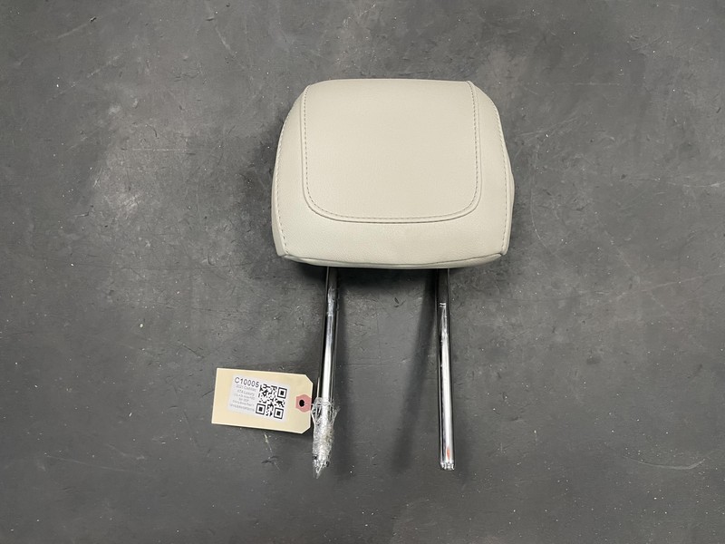 Rear Right Seat Headrest Leatherette 2021 Cadillac XT4 84536594 2019 2020 2022
